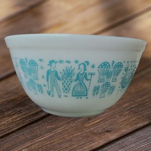 Vintage 1950s 402 Pyrex Amish Butterprint Nesting Mixing Bowl 1.5 QT
